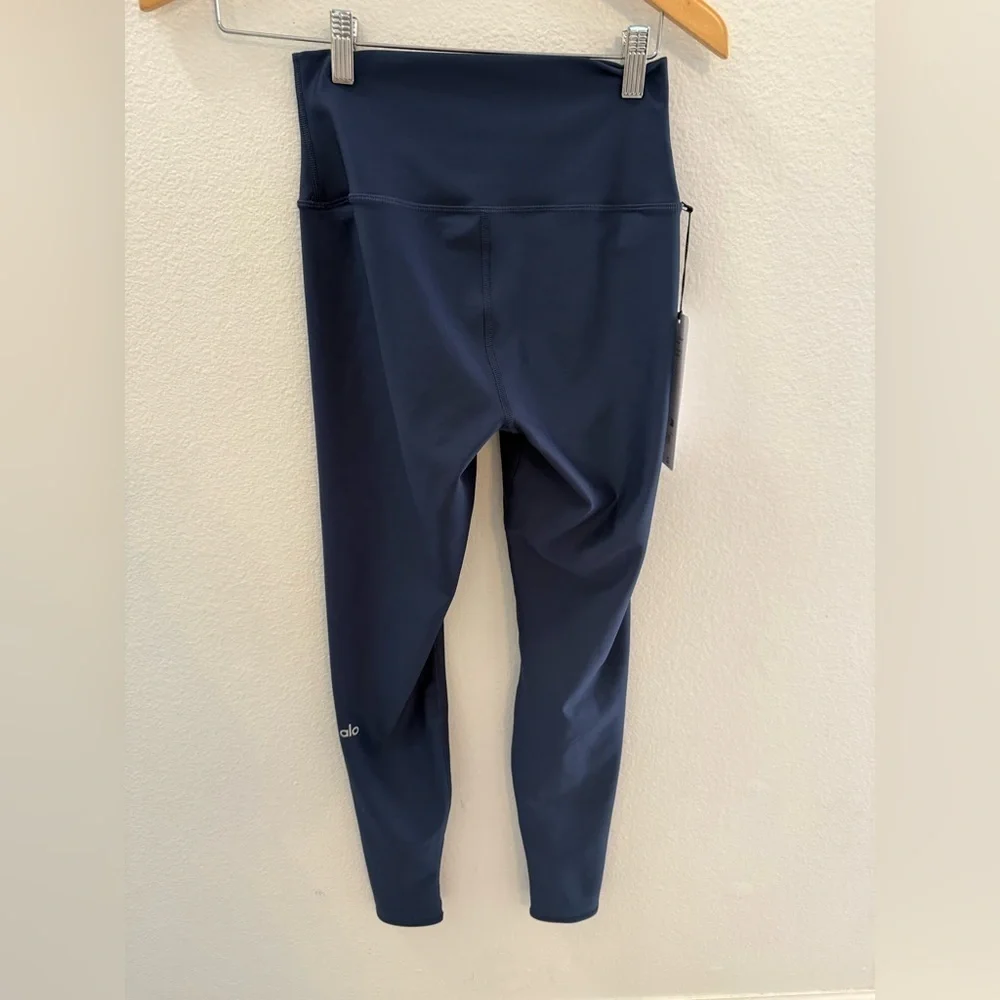 NWT ALO Airlift Strength Extreme High-Waist 7/8 Legging size M